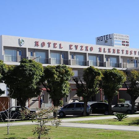 Hotel Euzko Alkartasuna Macachín Exteriér fotografie