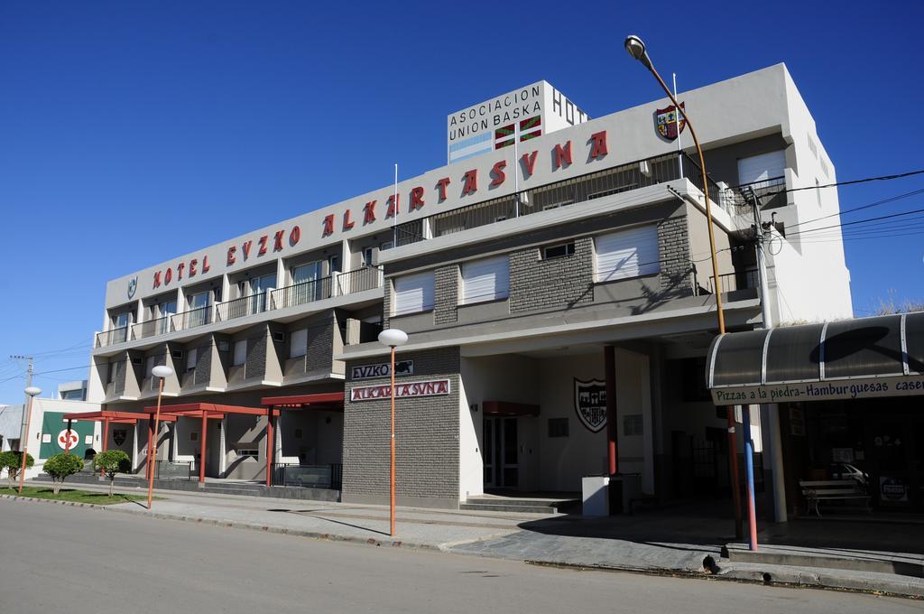 Hotel Euzko Alkartasuna Macachín Exteriér fotografie